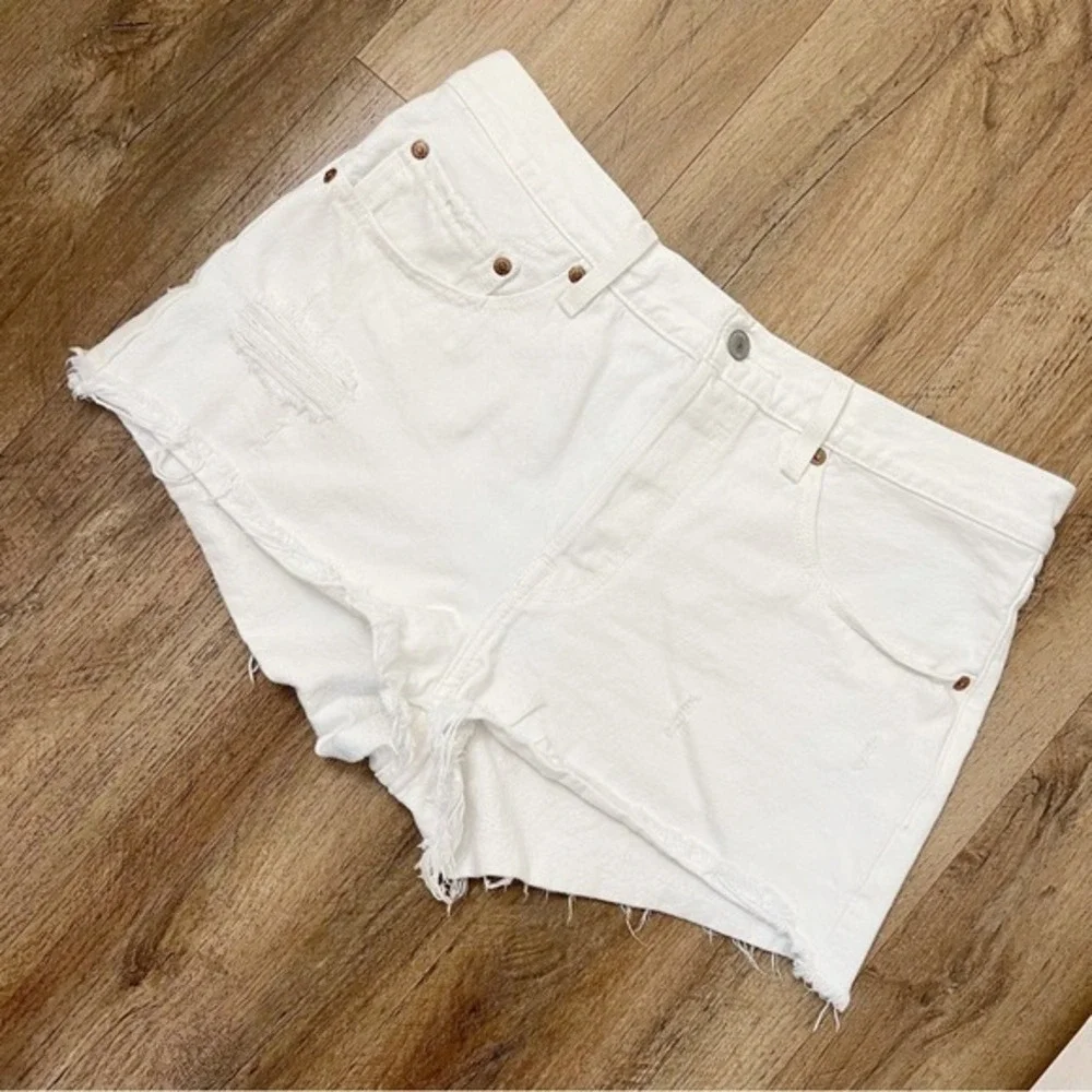 LEVI'S‎ 501 Denim Jean Short in Pearly White Size W30